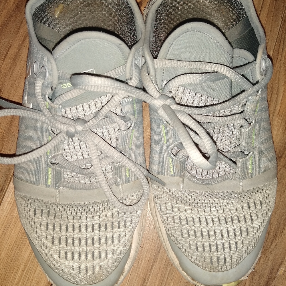Under Armour Shoes - Picture 6 of 7